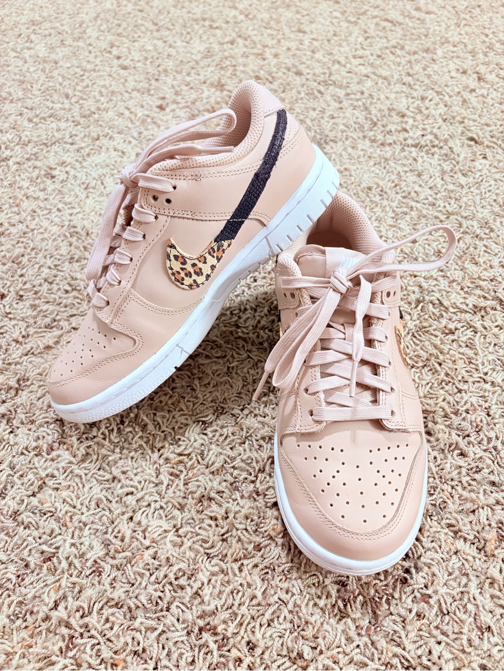 Nike Women’s Dunk Low SE Sneakers